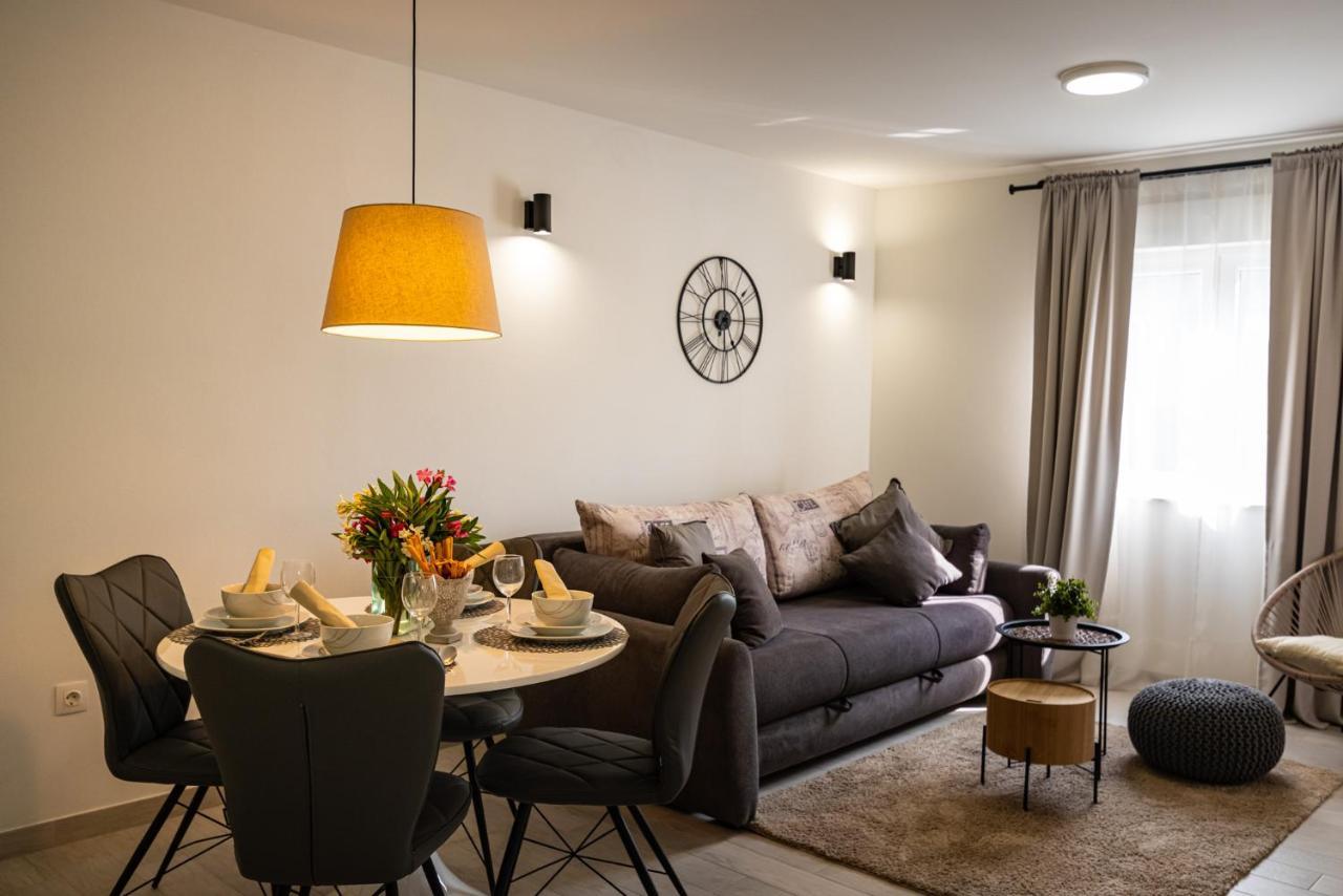 Fk Apartments Pakostane Bagian luar foto