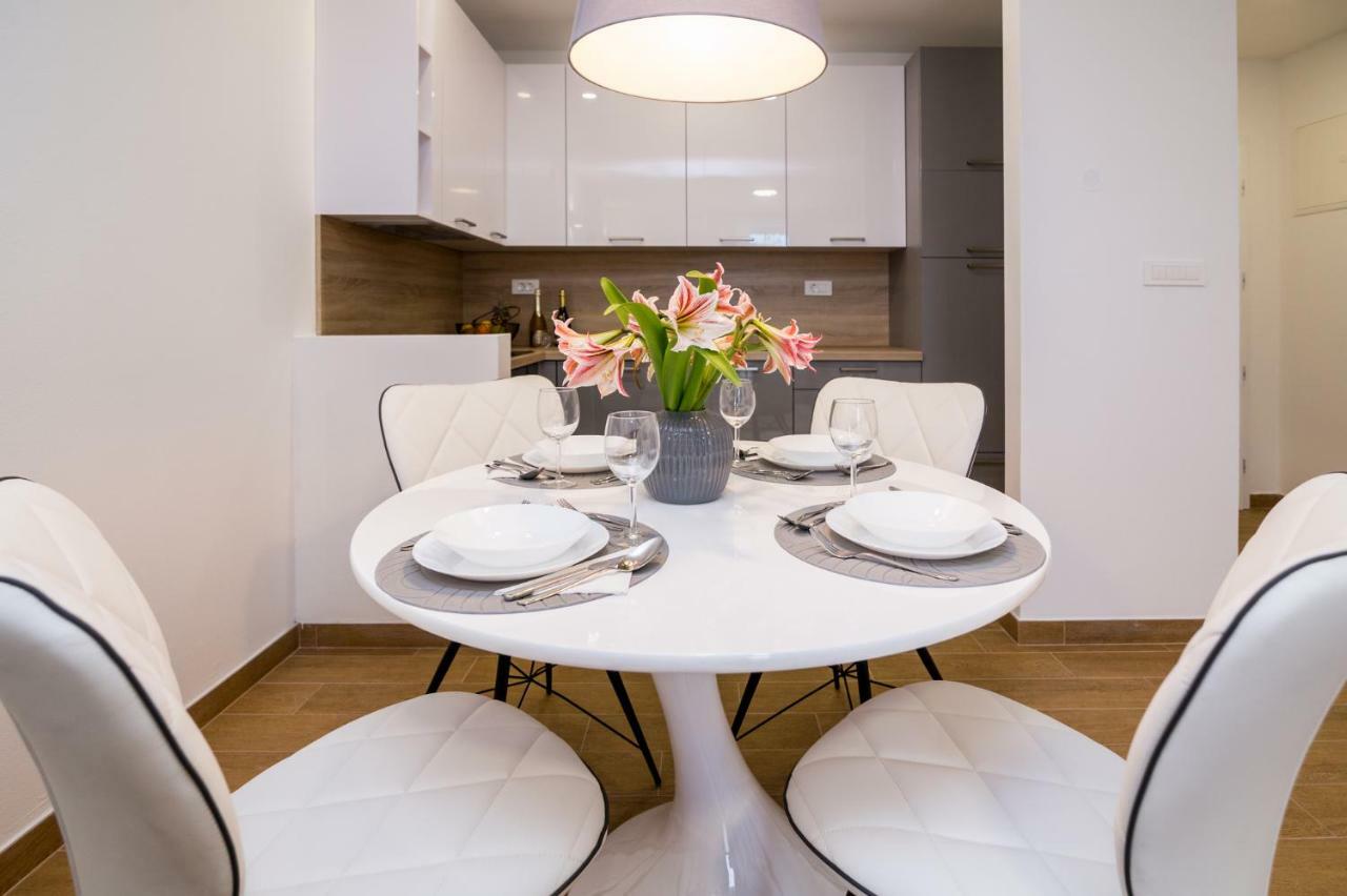 Fk Apartments Pakostane Bagian luar foto
