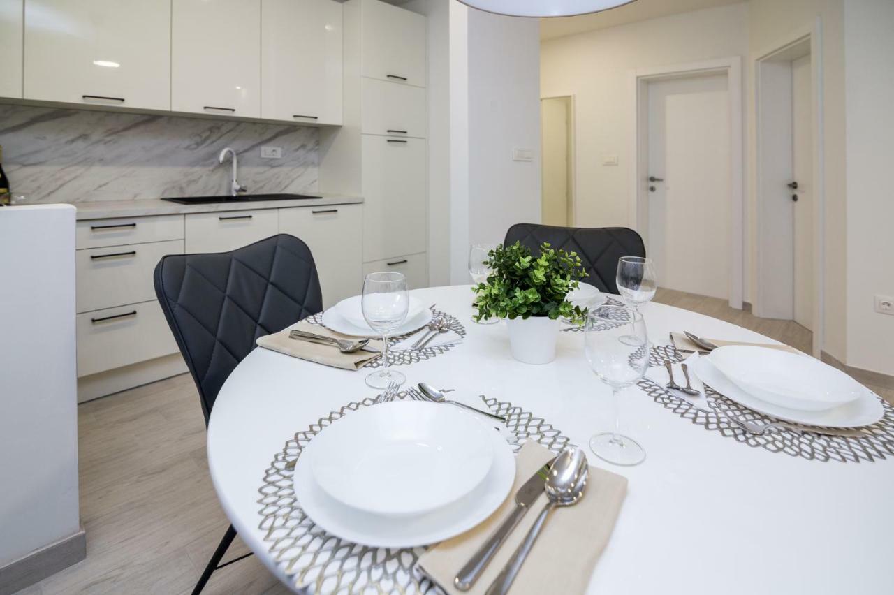 Fk Apartments Pakostane Bagian luar foto