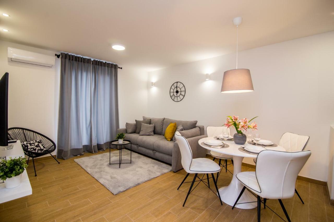Fk Apartments Pakostane Bagian luar foto