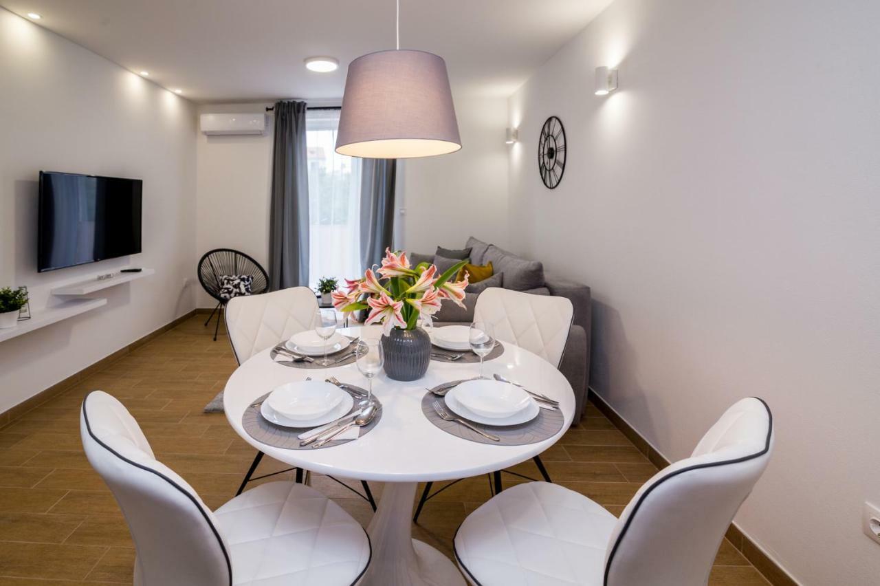Fk Apartments Pakostane Bagian luar foto