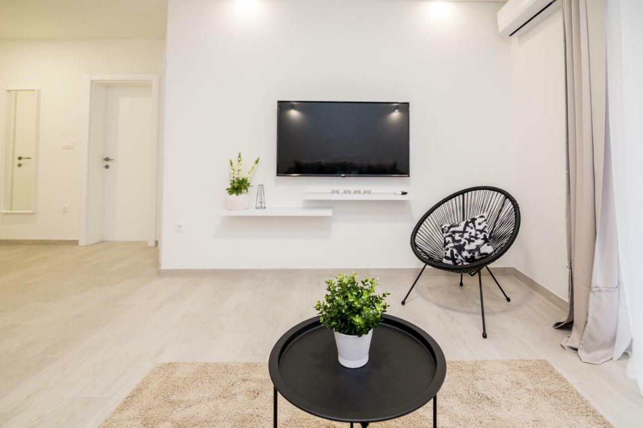 Fk Apartments Pakostane Bagian luar foto