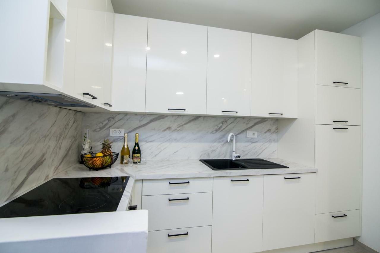 Fk Apartments Pakostane Bagian luar foto