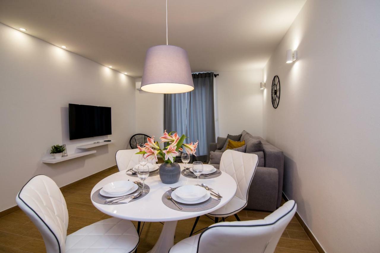 Fk Apartments Pakostane Bagian luar foto