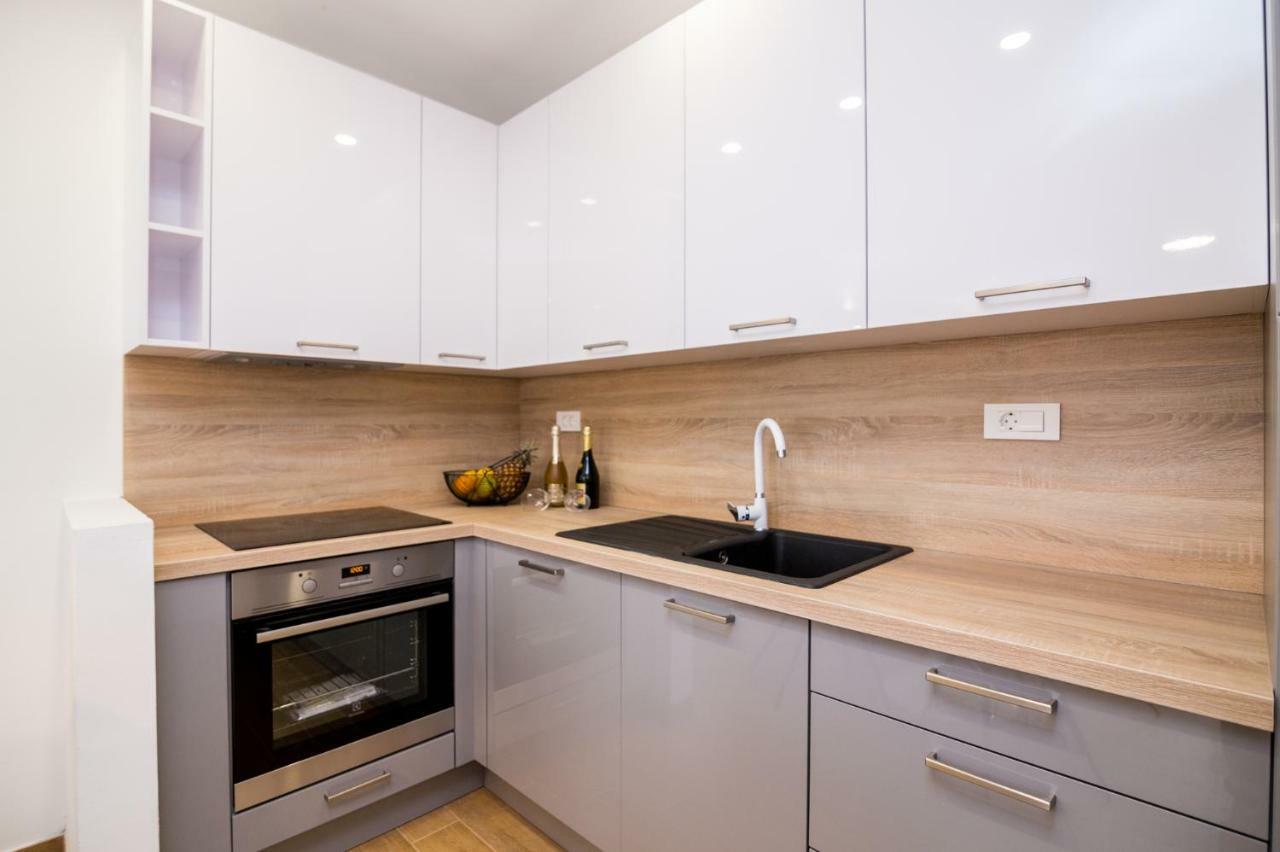 Fk Apartments Pakostane Bagian luar foto