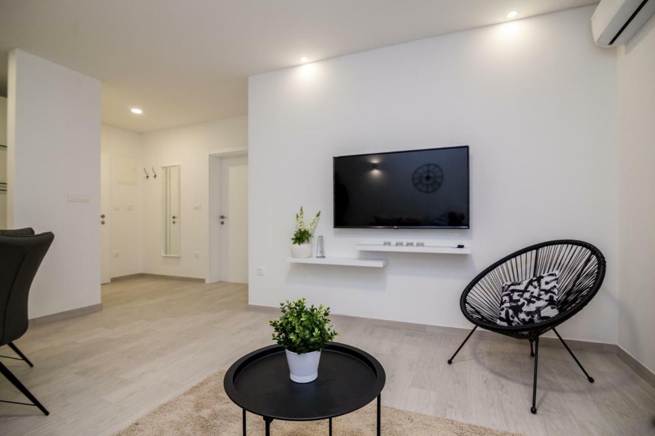 Fk Apartments Pakostane Bagian luar foto