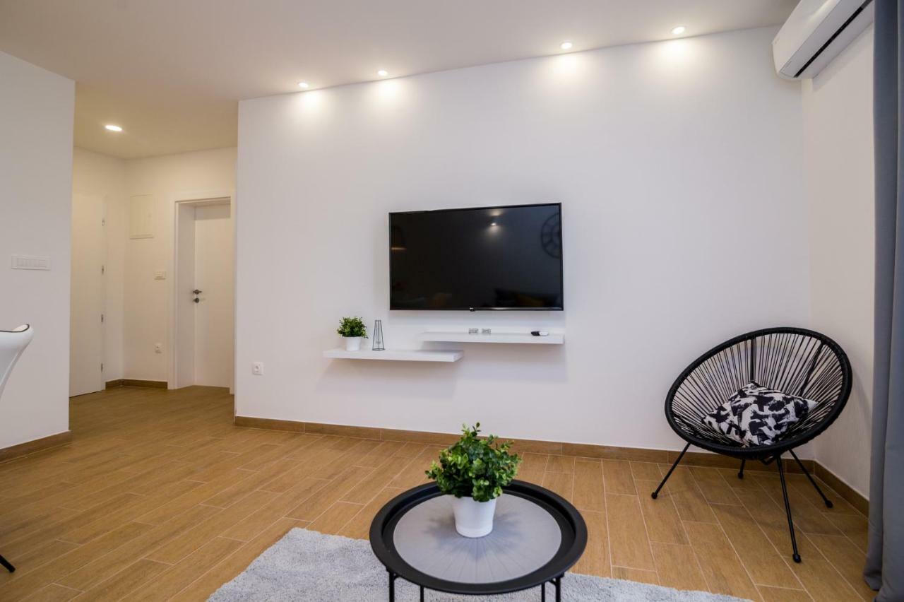 Fk Apartments Pakostane Bagian luar foto
