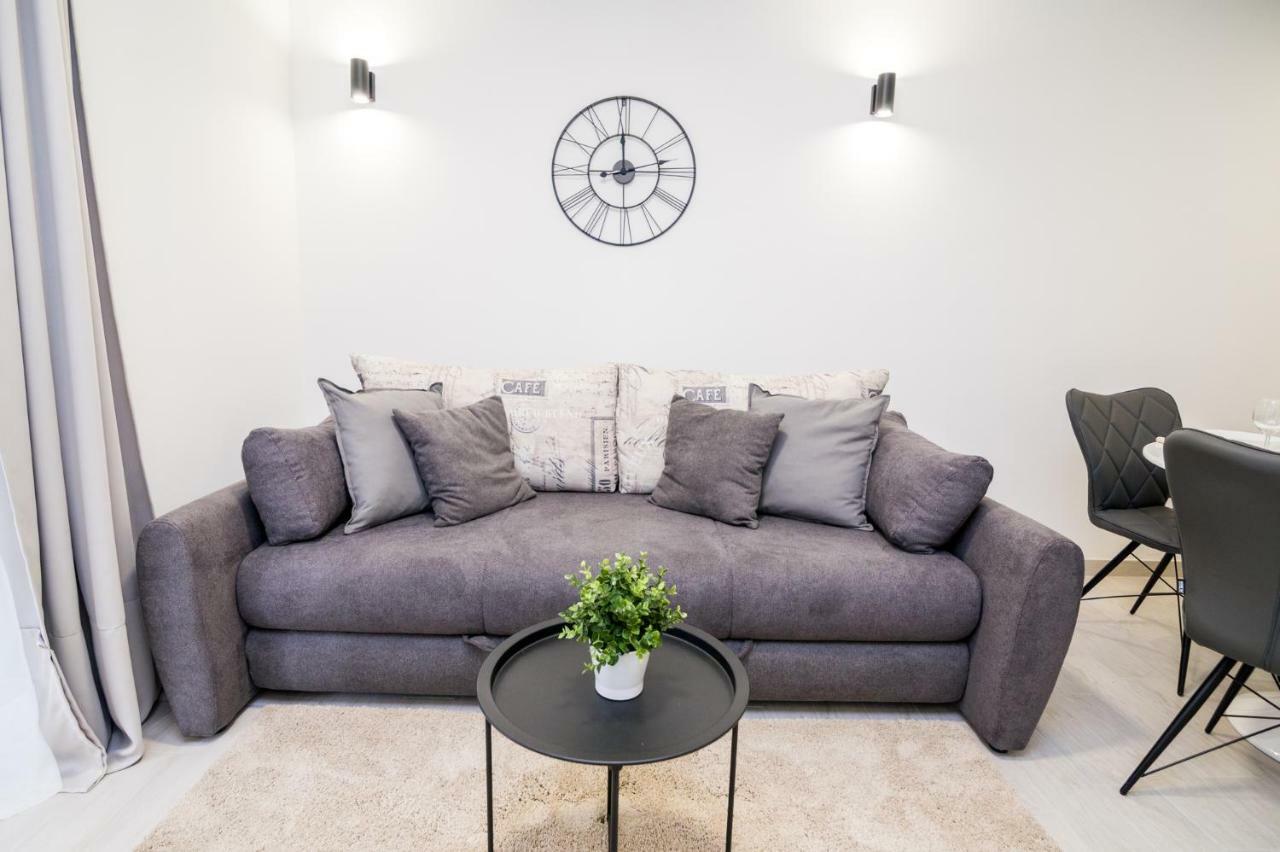 Fk Apartments Pakostane Bagian luar foto