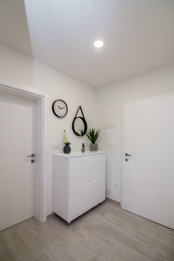 Fk Apartments Pakostane Bagian luar foto