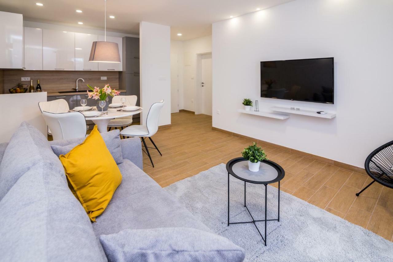 Fk Apartments Pakostane Bagian luar foto