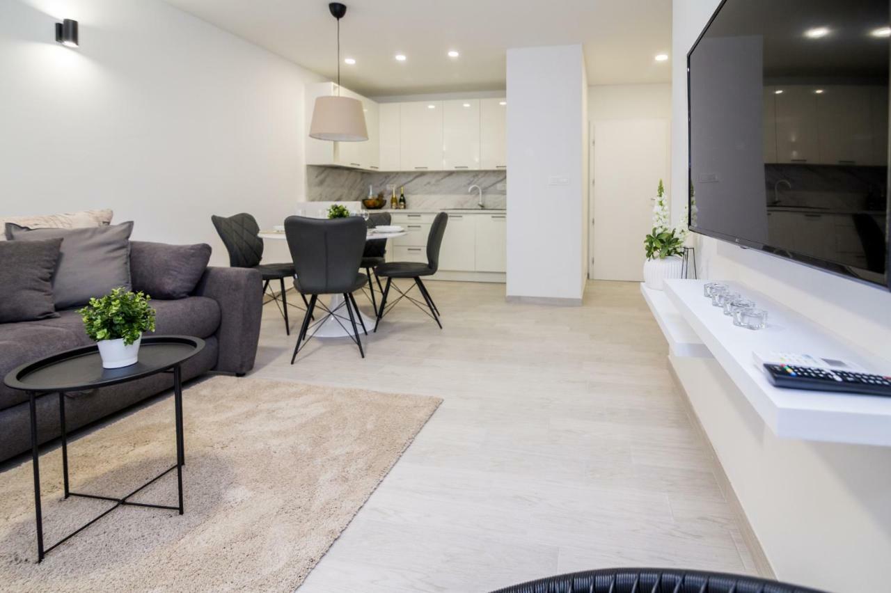 Fk Apartments Pakostane Bagian luar foto