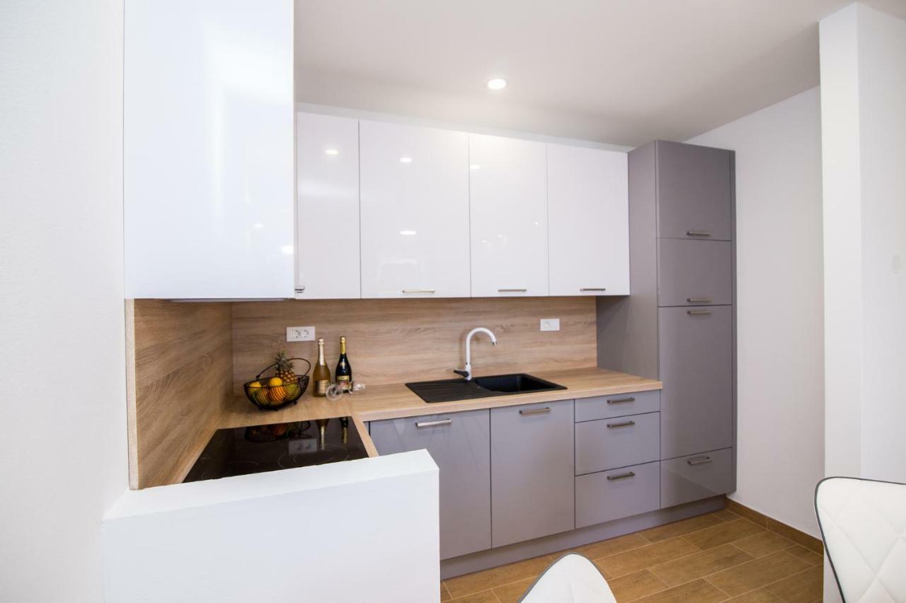 Fk Apartments Pakostane Bagian luar foto