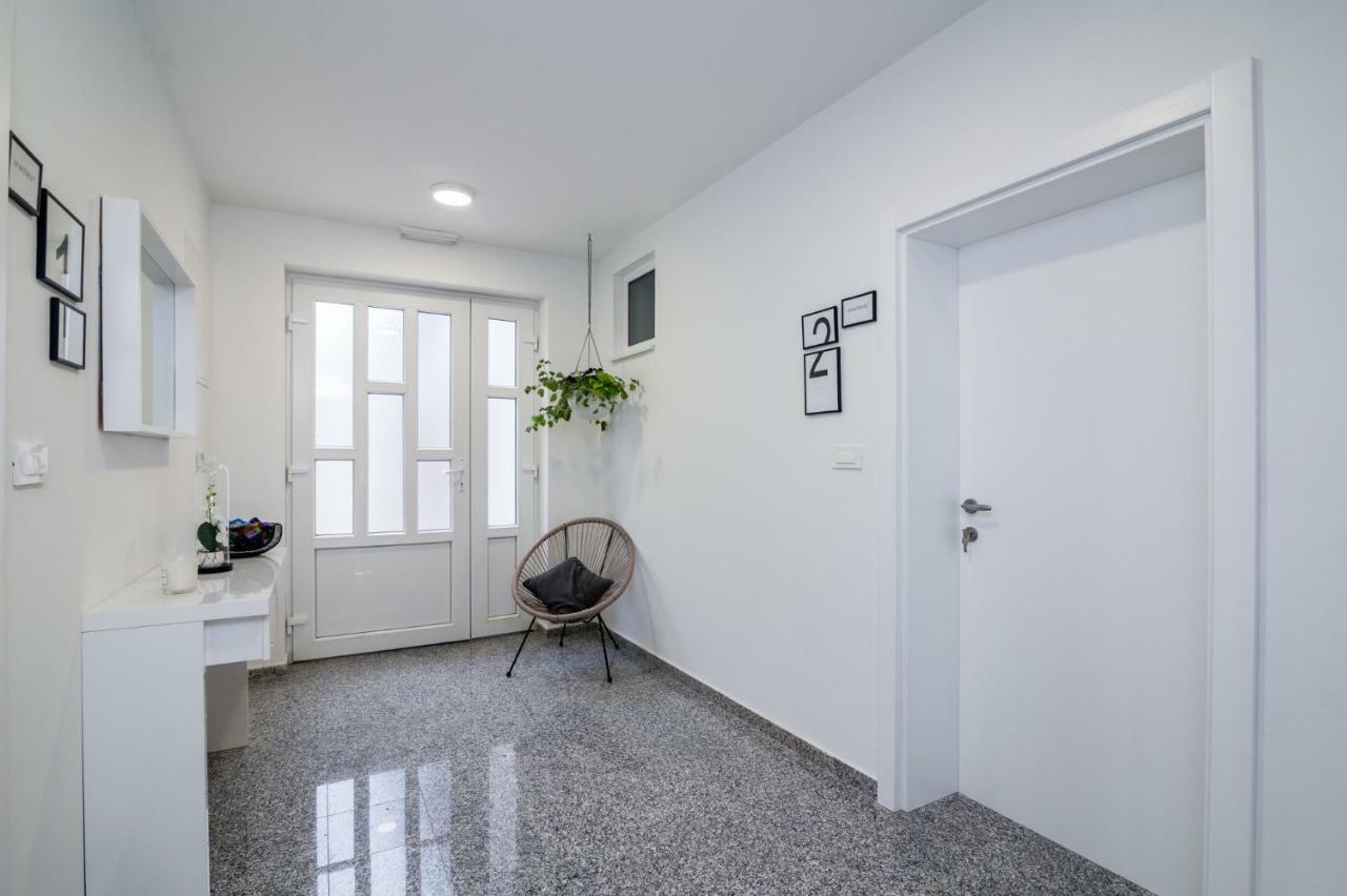 Fk Apartments Pakostane Bagian luar foto