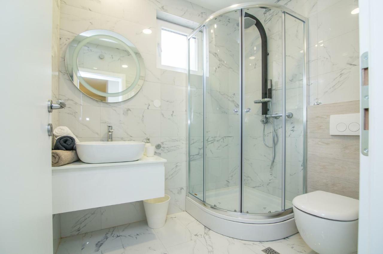 Fk Apartments Pakostane Bagian luar foto
